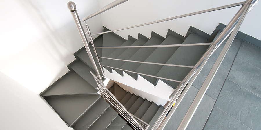 Moderne Treppen-Gestaltung mit Fliesen: Breinigerberg